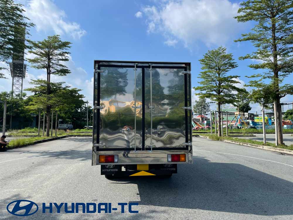 Giá xe tải 7 tấn thùng kín Inox | Hyundai Mighty 110SP